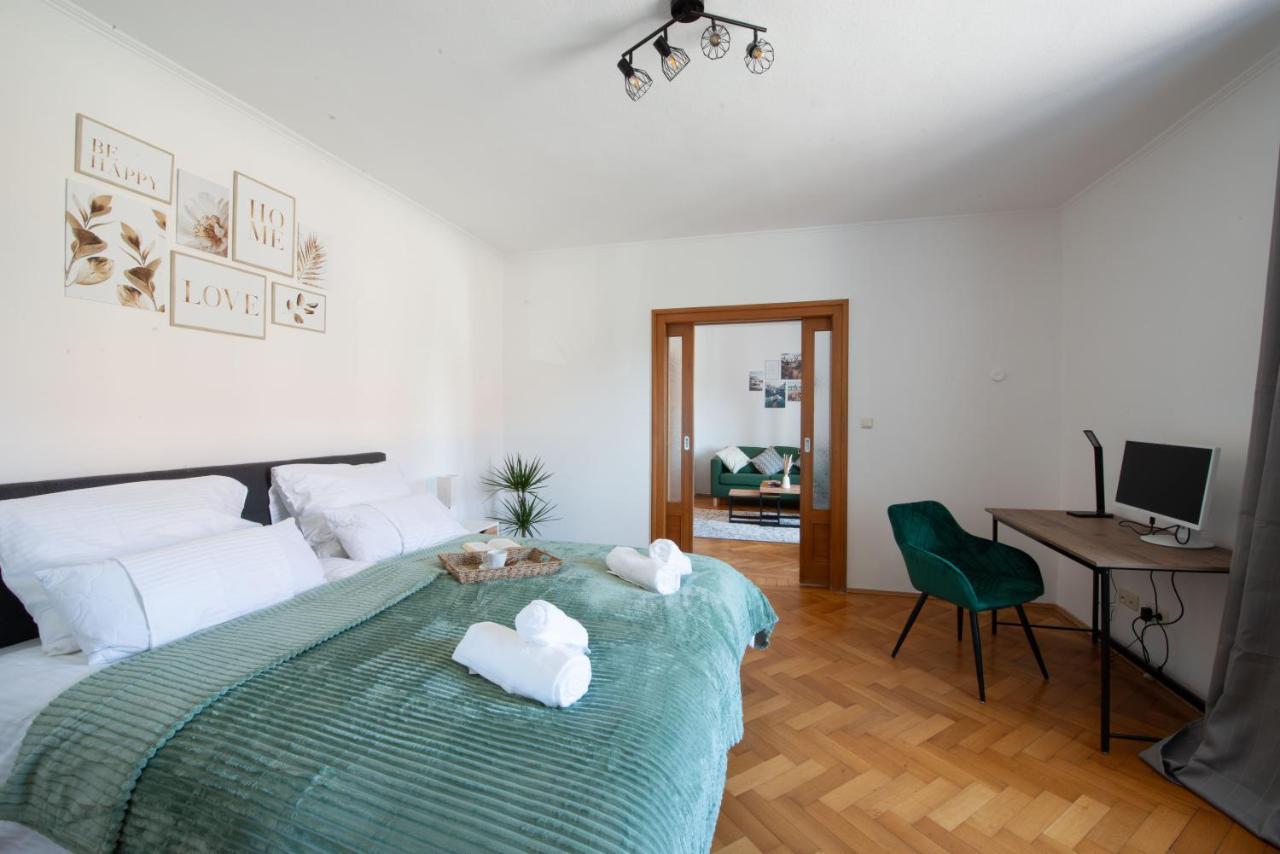 Bessa Homes 6 Personen 2 Schlafzimmer, 3 King Size, Betten, Balkon, Kueche Haag in Oberbayern Bagian luar foto